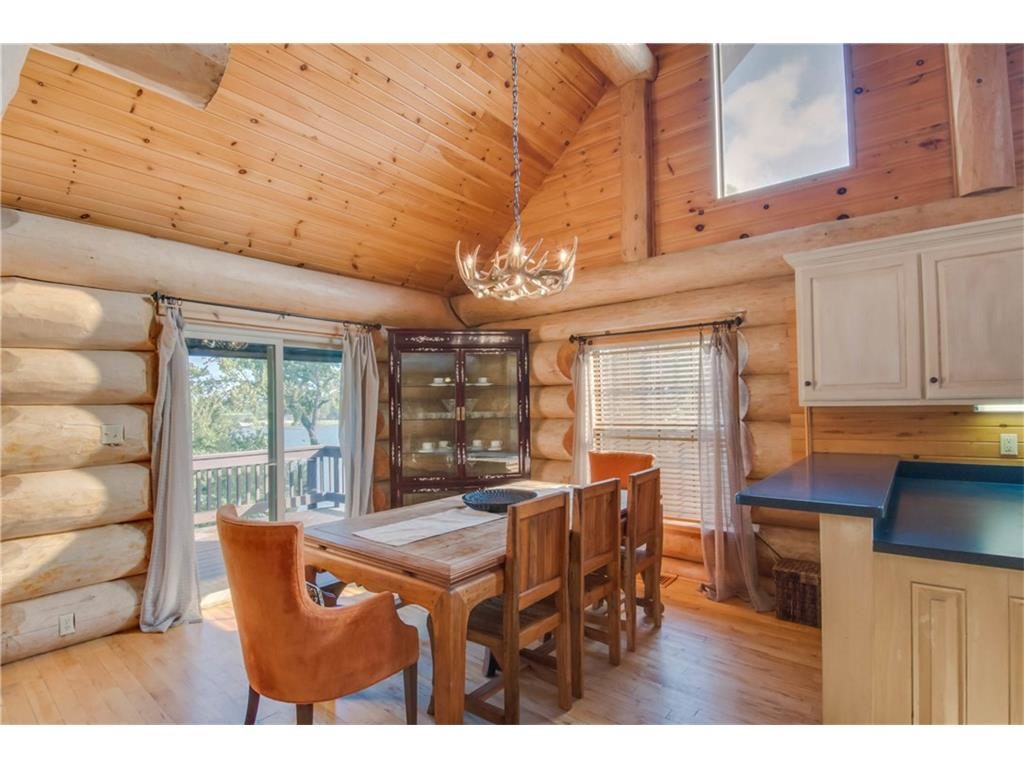 4256 Lakewood Dining