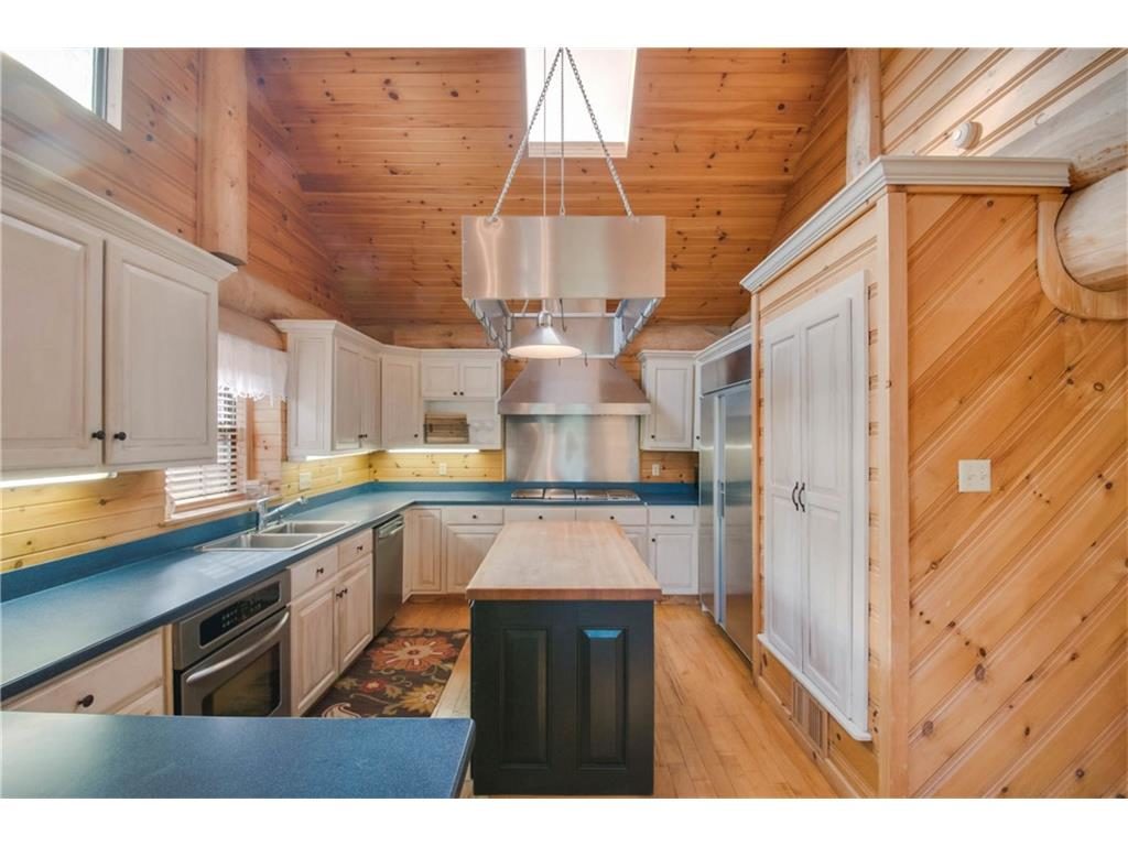 4256 Lakewood Kitchen