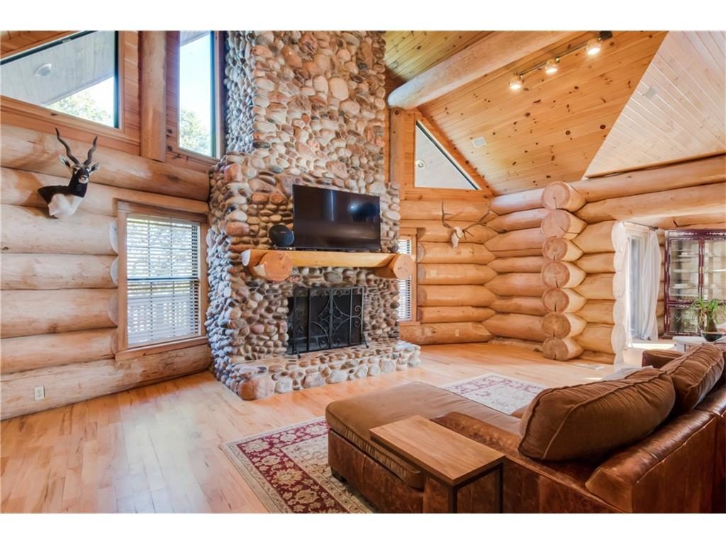 4256 Lakewood Living