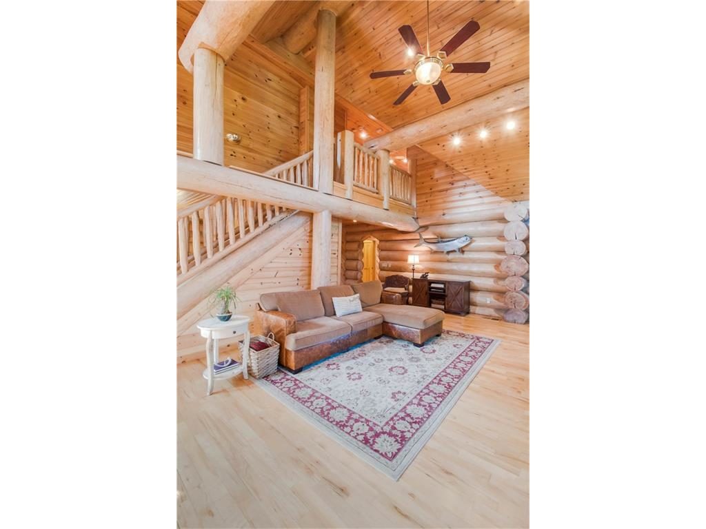 4256 Lakewood Living 2