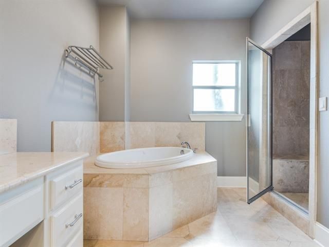 5918 Monticello e