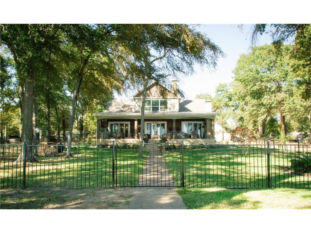 115 Waterfront Curb