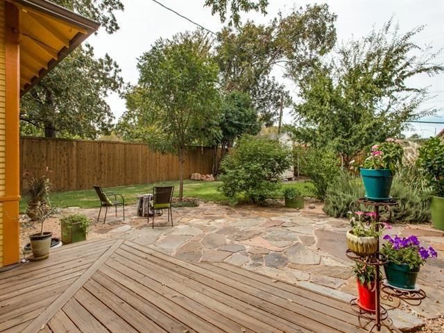 121 S. Clinton Backyard