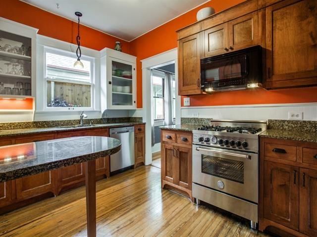 121 S. Clinton Kitchen 3
