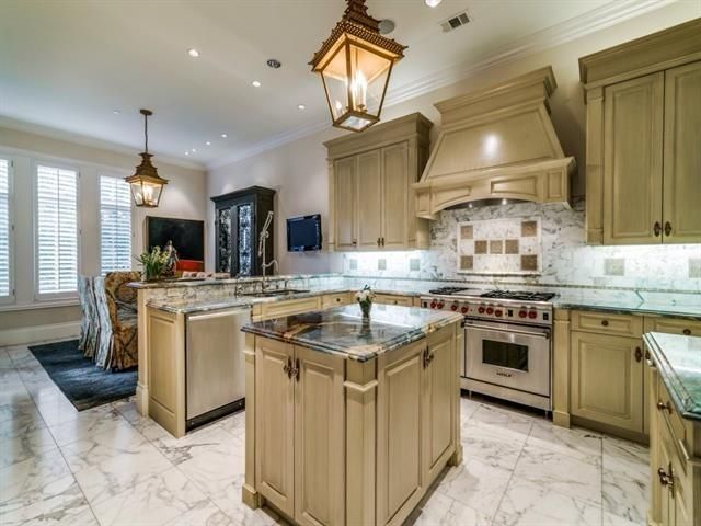2 - Kitchen 1