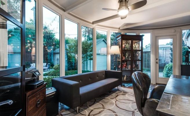 439 W Colorado Blv solarium1