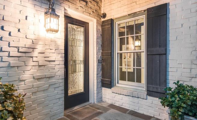 439 W Colorado Blvd door