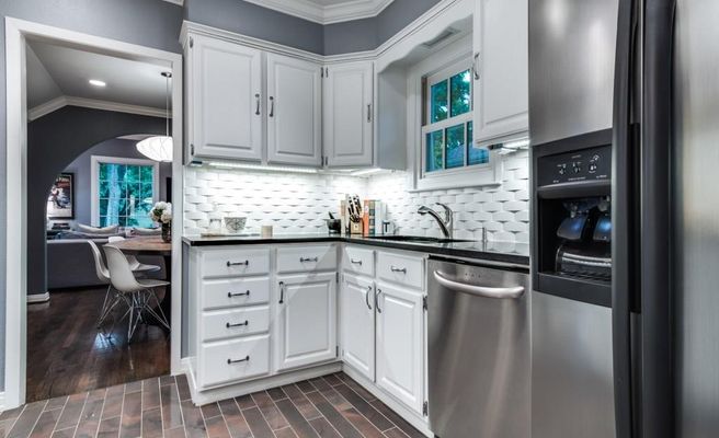 439 W Colorado Blvd kit 2