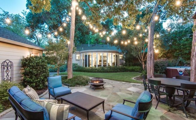439 W Colorado Blvd patio 1