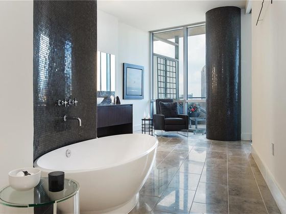 House 2304 - M Bath 2