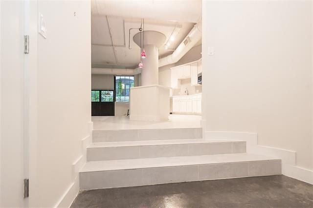 2220 Canton St. 102 Steps