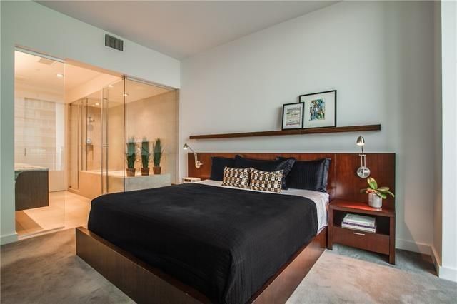 2900 McKinnon c