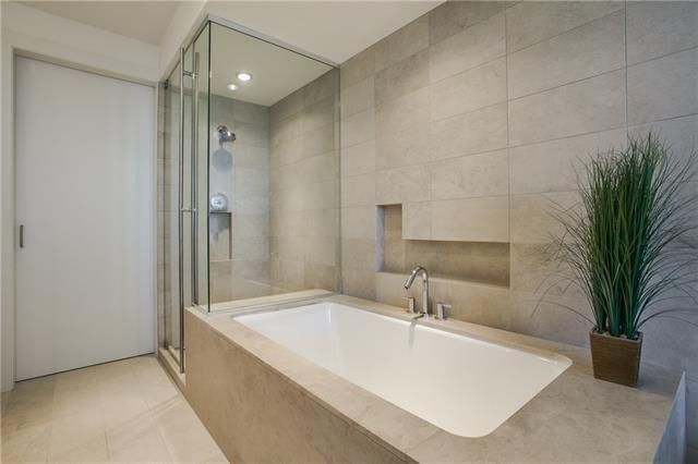 2900 McKinnon d