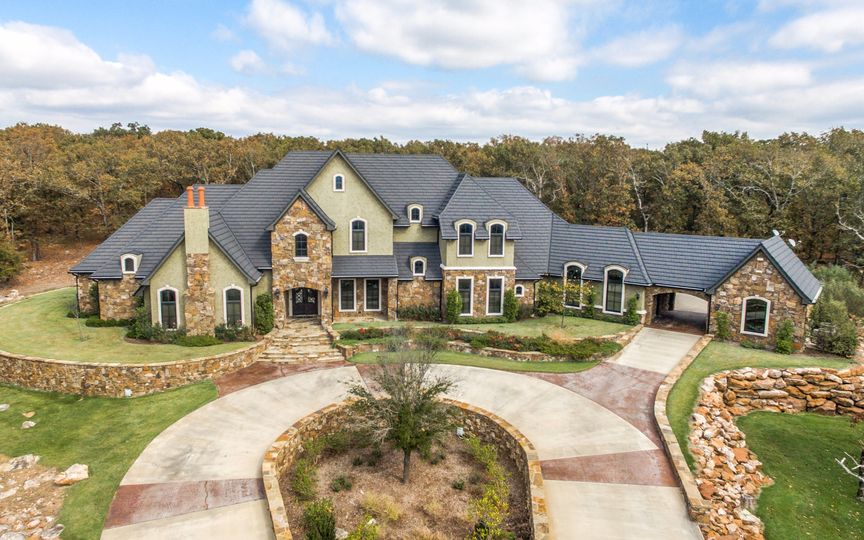 Country Homes for the Holidays | CandysDirt.com