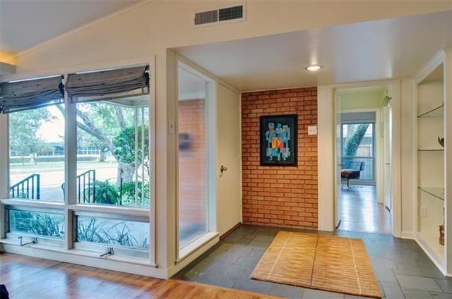 6522 Royal Lane Foyer