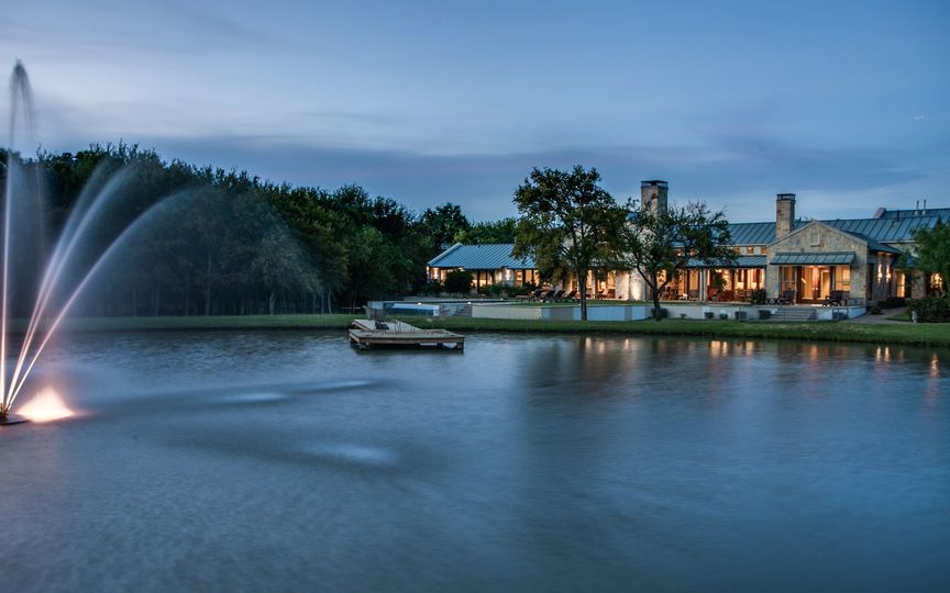 Country Homes for the Holidays | CandysDirt.com