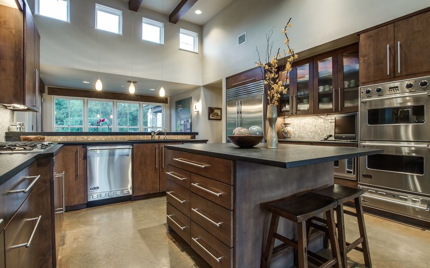 Country Homes for the Holidays | CandysDirt.com
