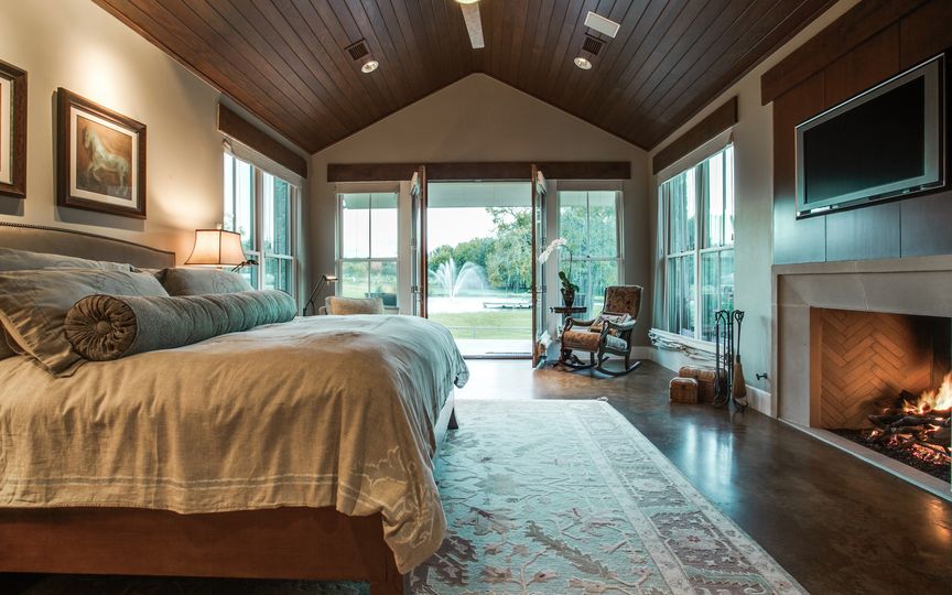 Country Homes for the Holidays | CandysDirt.com