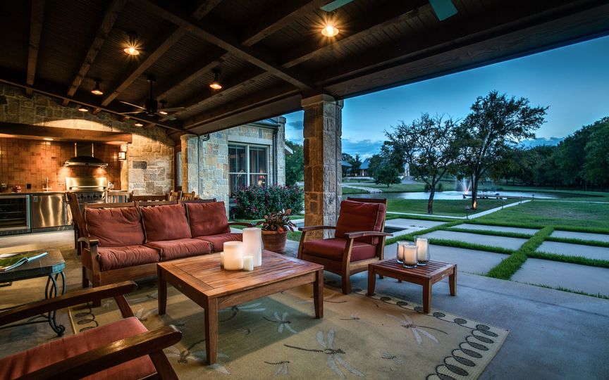 Country Homes for the Holidays | CandysDirt.com
