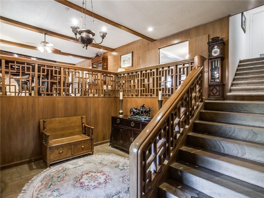 948 Forest Grove Foyer 2