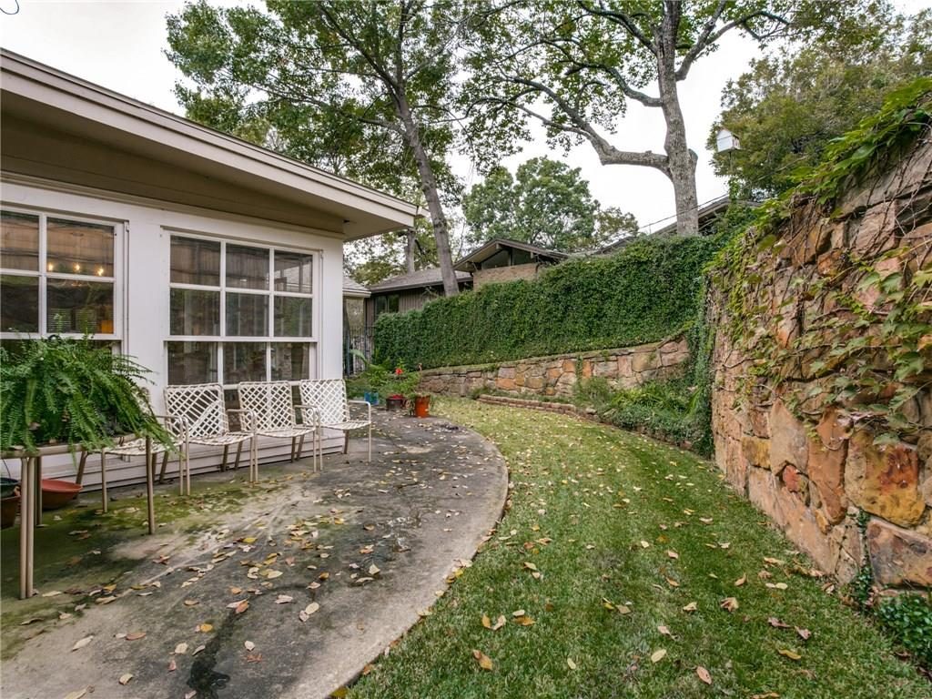 948 Forest Grove Garden