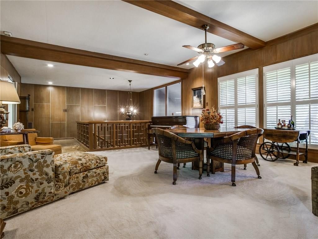 948 Forest Grove Living 1