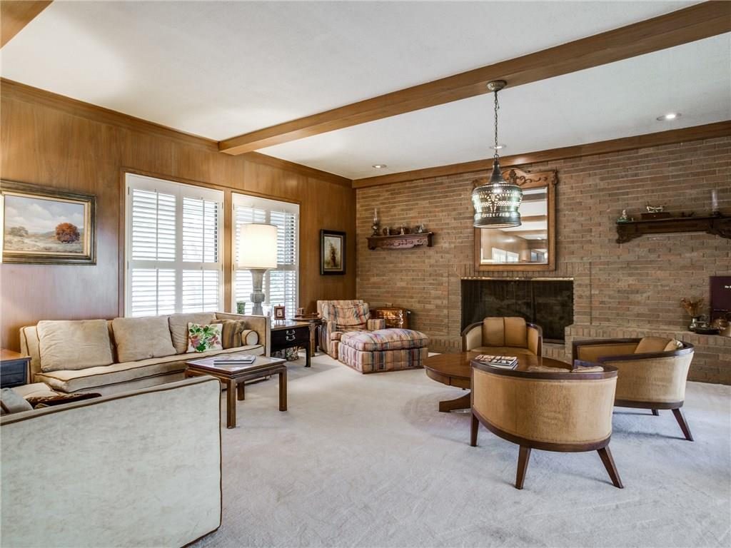 948 Forest Grove Living 3