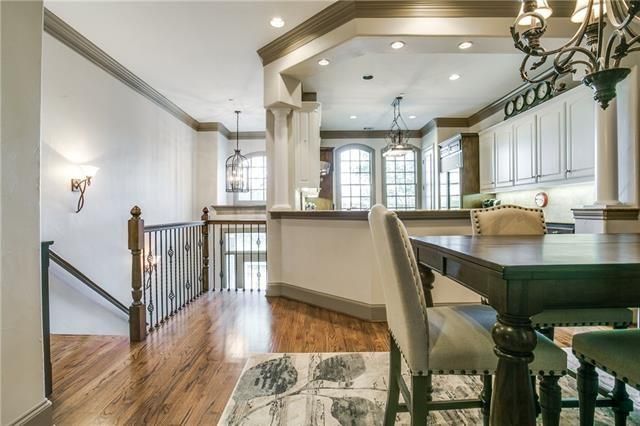 Entry-Kitchen 1