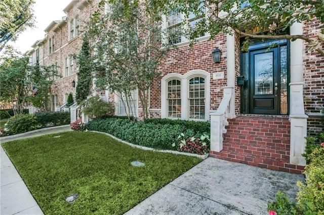 4053 Throckmorton's darker brick denotes its earlier build