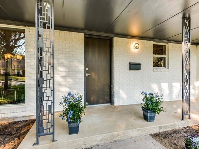 3239 Whirlaway Road Porch