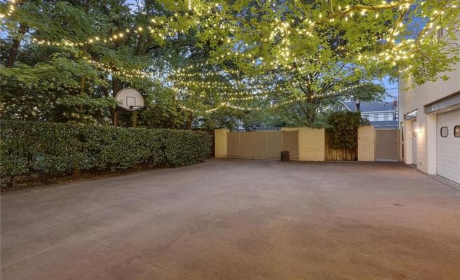 3908 Euclid courtyard 2