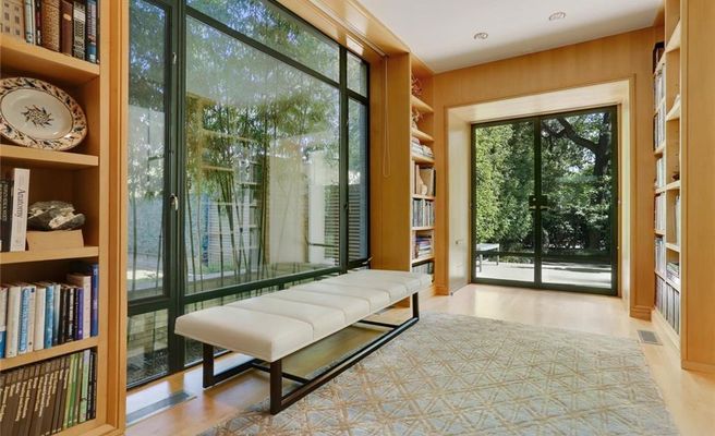 3908 Euclid foyer