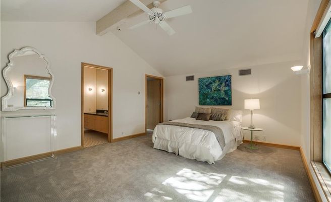 3908 Euclid guest bed