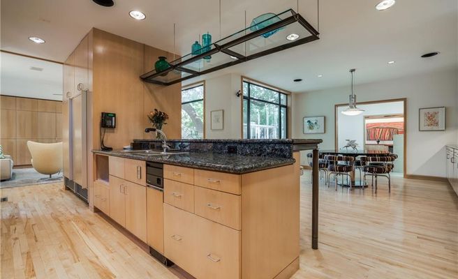 3908 Euclid kitchen 3