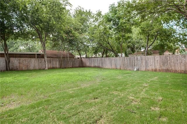 5218 Denton: Big ol' Back Yard