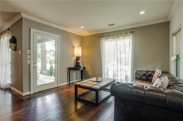 5220 Parkland - Entry Sofa 1