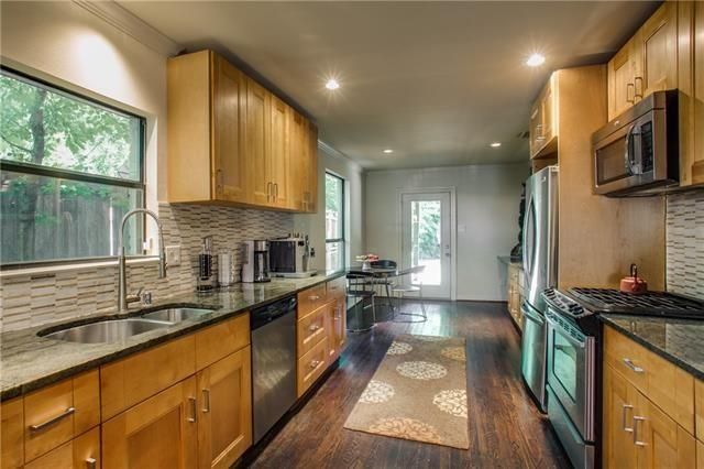 5220 Parkland - Kitchen 2
