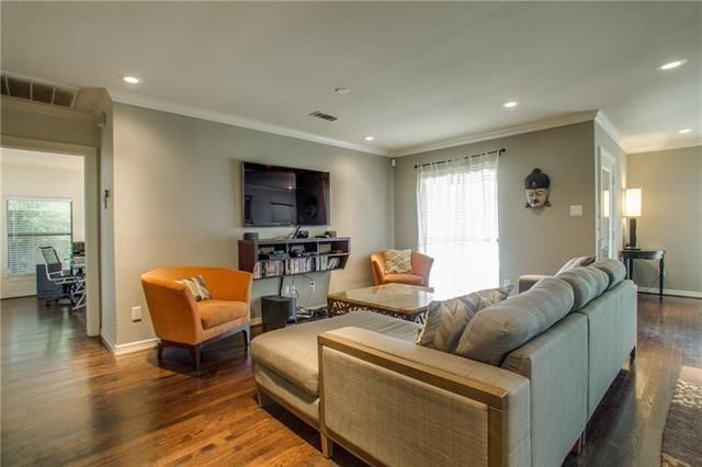 5220 Parkland - Living 1