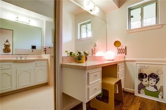 622 Mayrant Vanity and bath