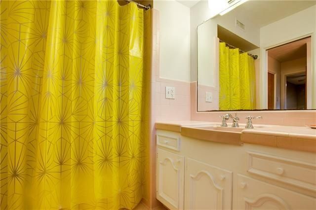 622 Mayrant Vintage bath
