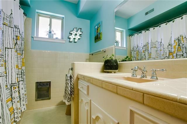 622 Mayrant Yellow Vintage bath