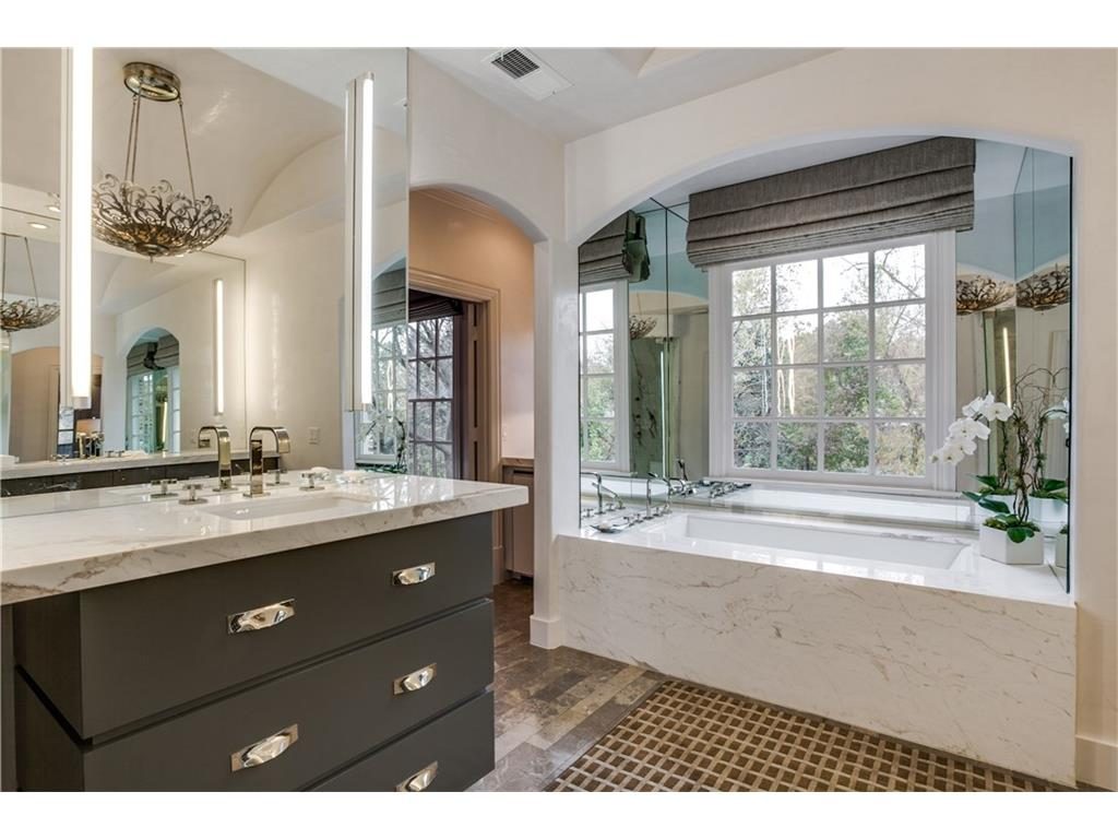3809 Golf Master Bath