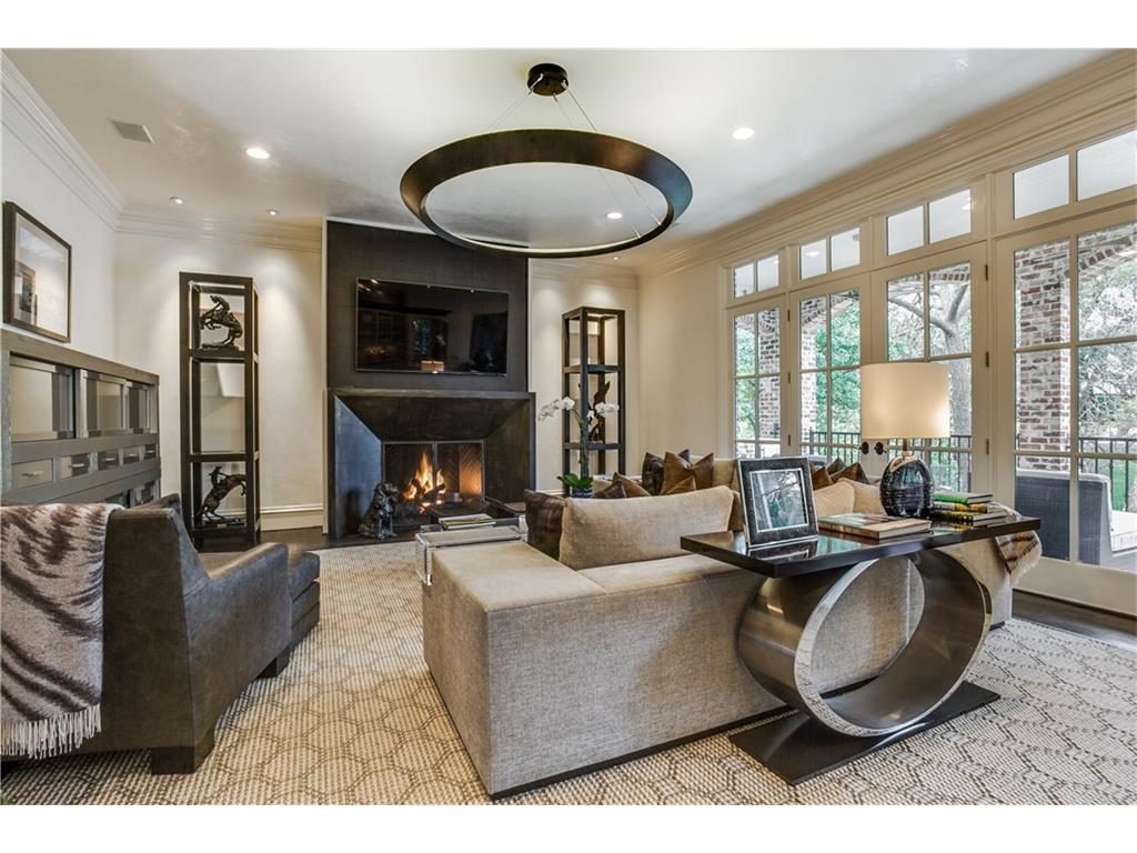 6809 Golf Family Room Fireplace