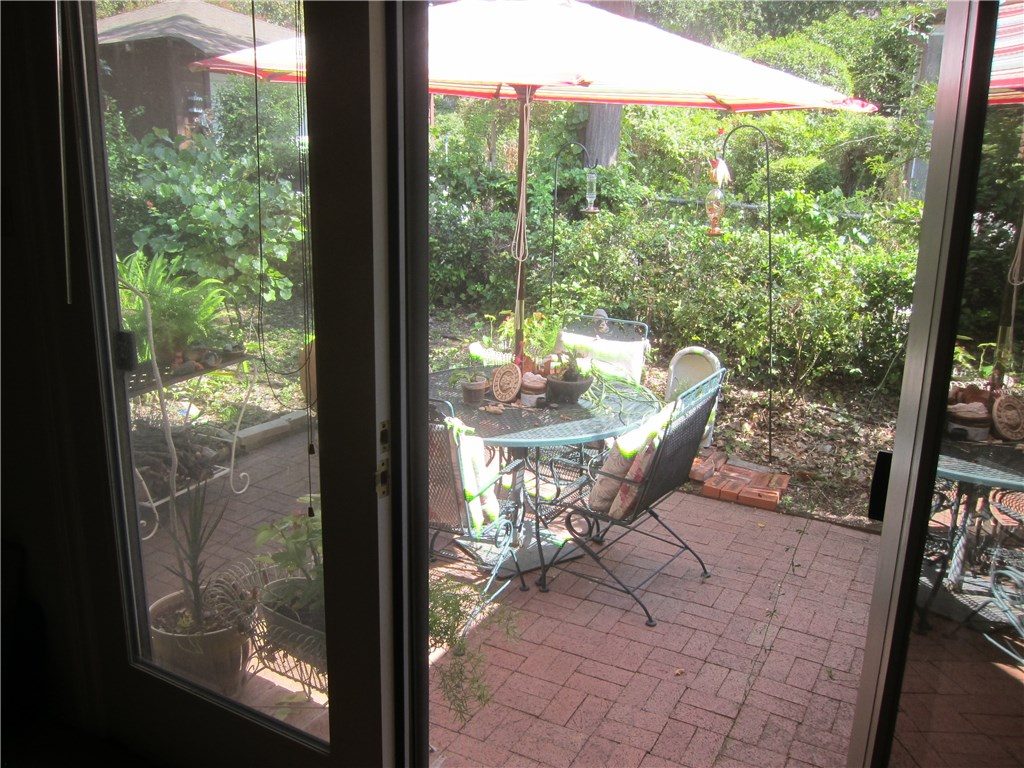 La Vista outside table
