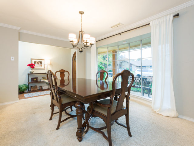 6105 Glennox Dining