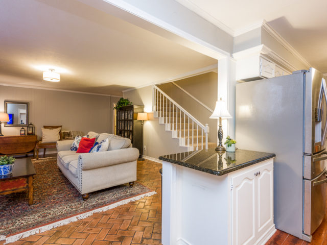 6105 Glennox Staircase view