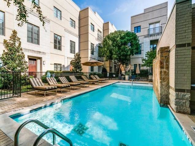 3210 Carlisle Pool Courtyard