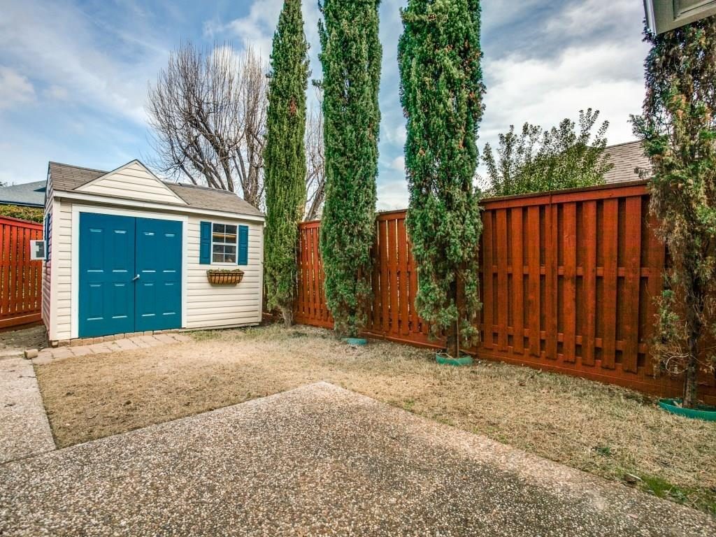 5711 Orchid backyard