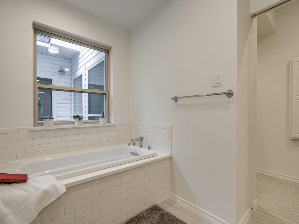 5711 Orchid master bath 2