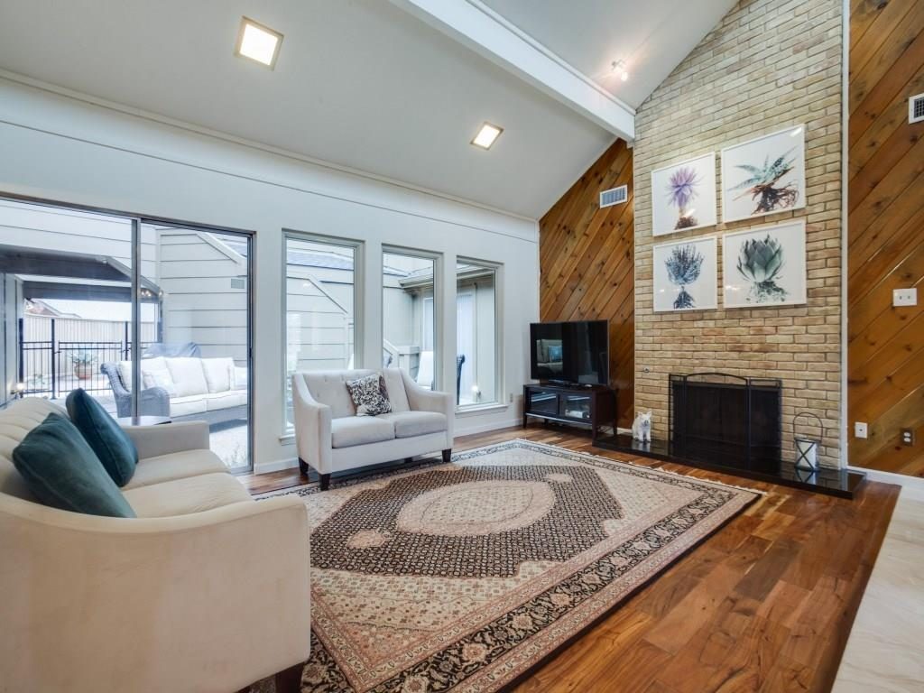 7328 Campbell Living 2